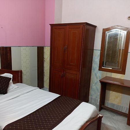 Hotel Riz Варанаси Екстериор снимка