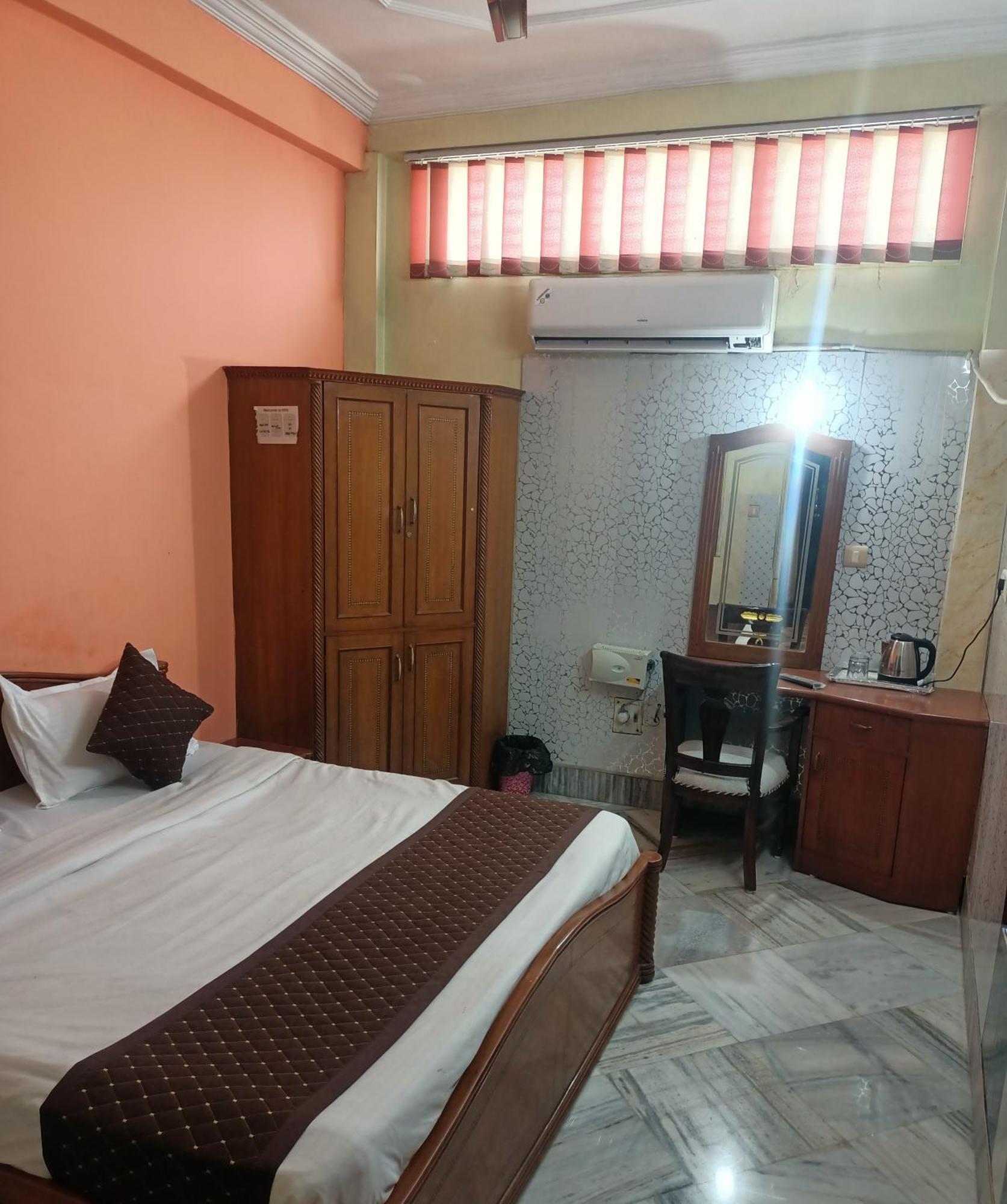 Hotel Riz Варанаси Екстериор снимка
