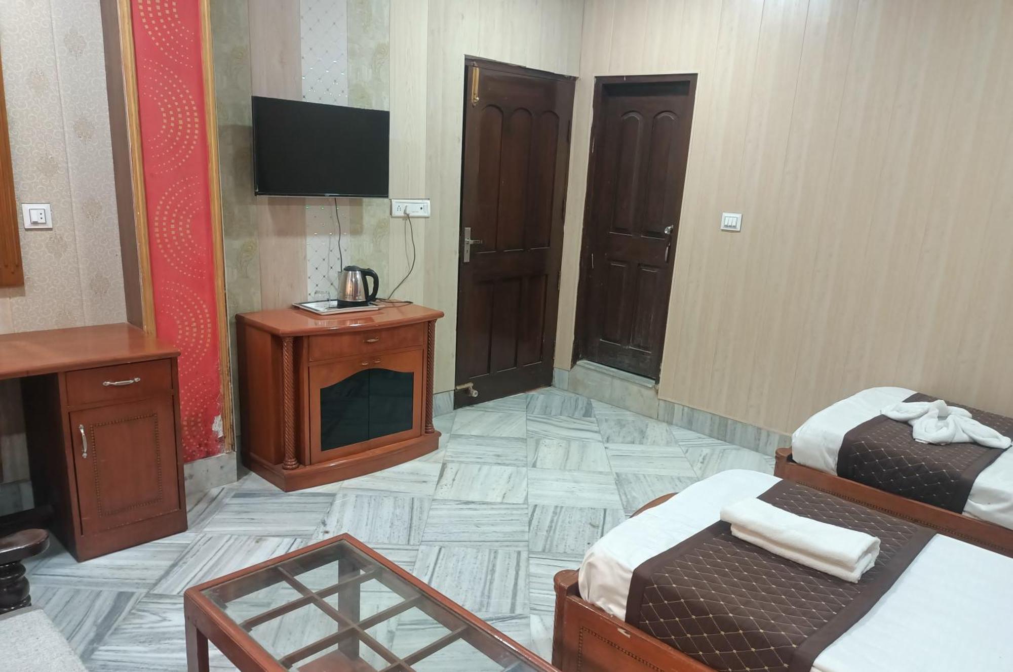 Hotel Riz Варанаси Екстериор снимка