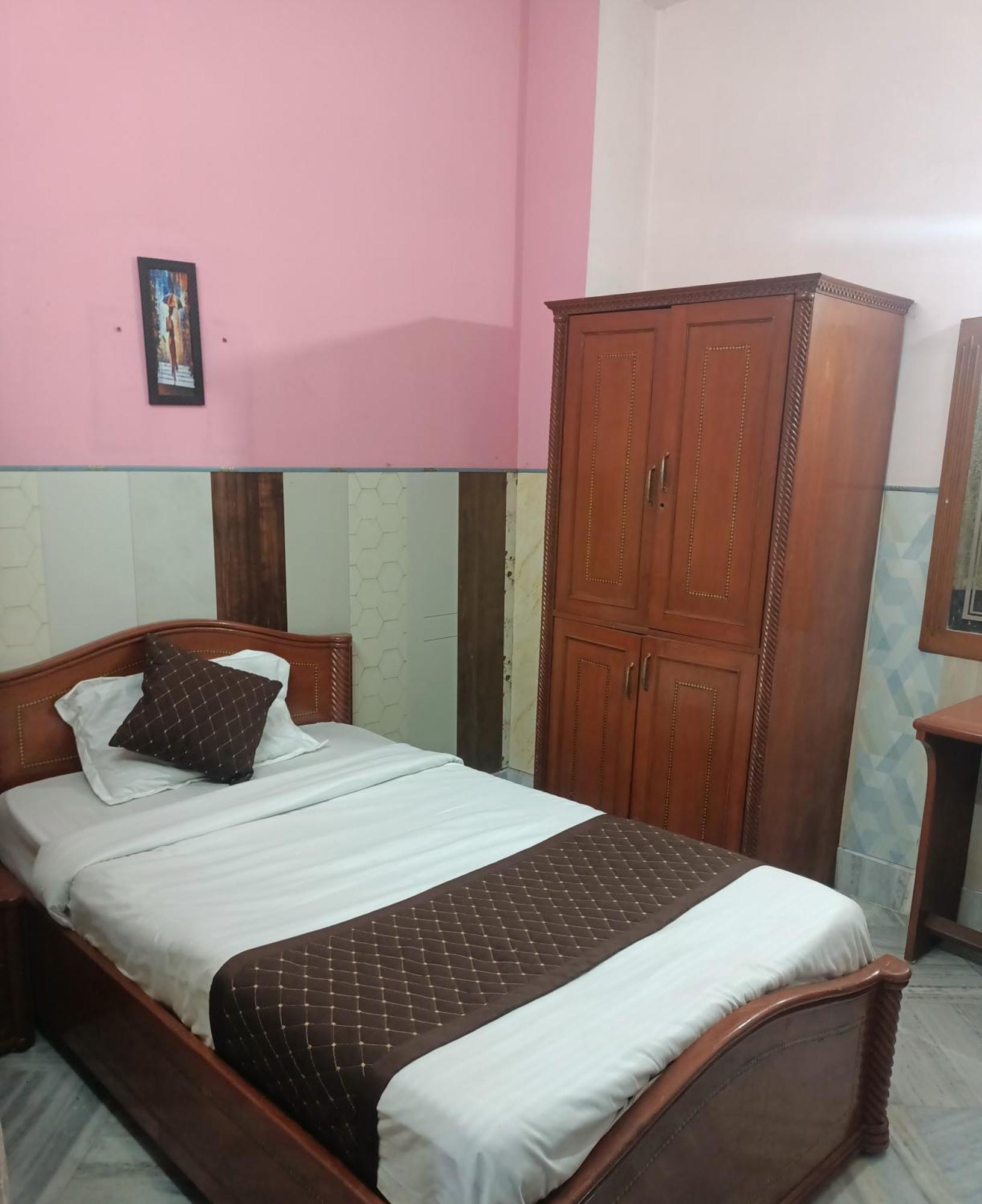 Hotel Riz Варанаси Екстериор снимка