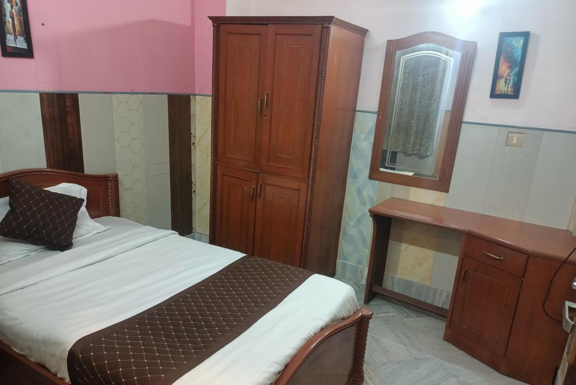 Hotel Riz Варанаси Екстериор снимка