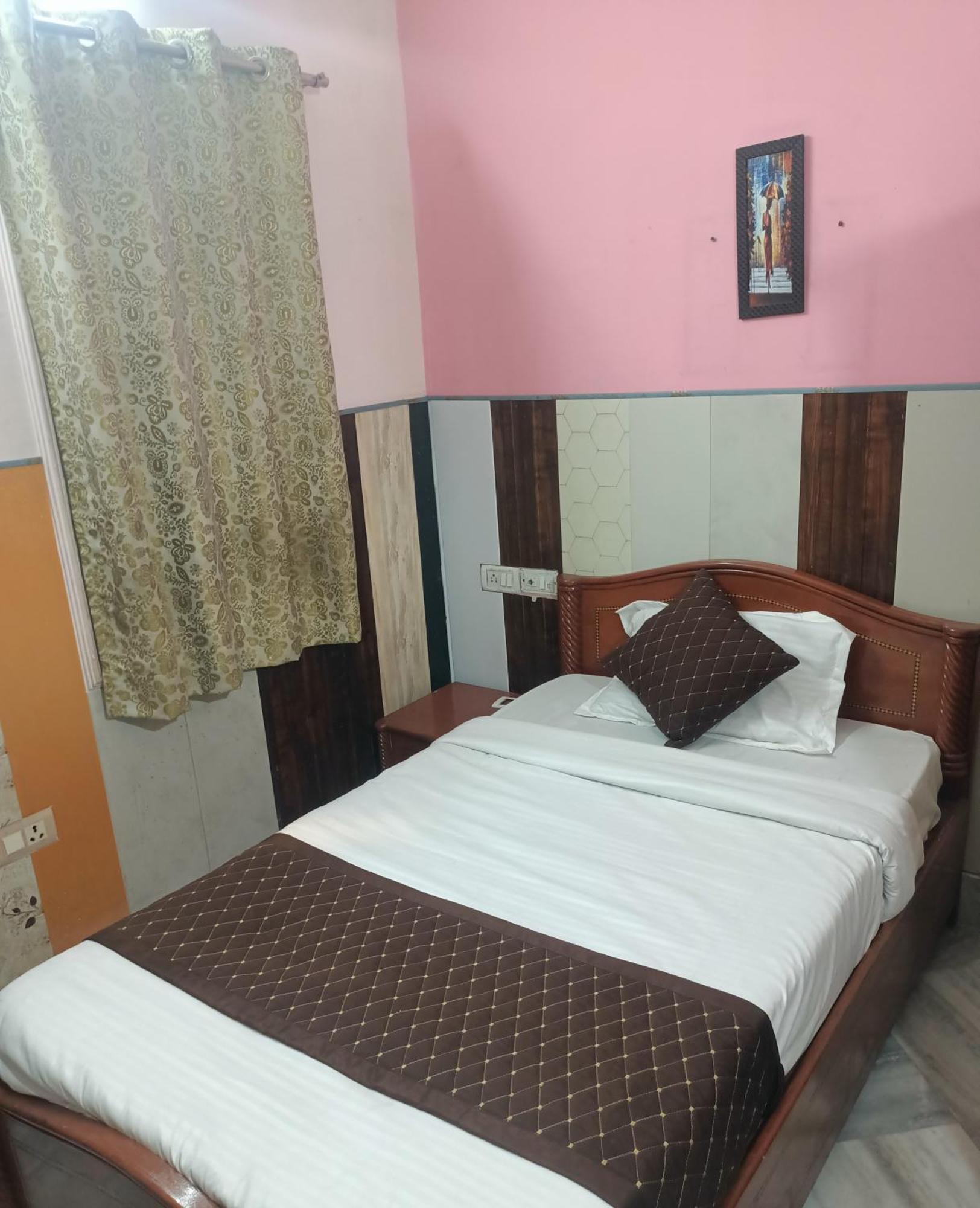 Hotel Riz Варанаси Екстериор снимка