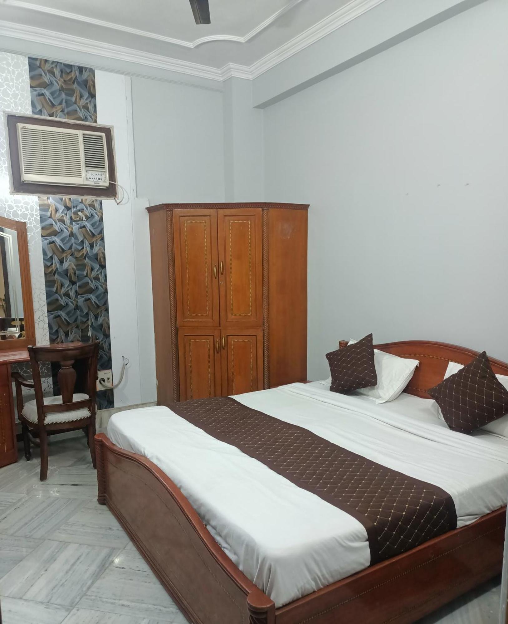 Hotel Riz Варанаси Екстериор снимка