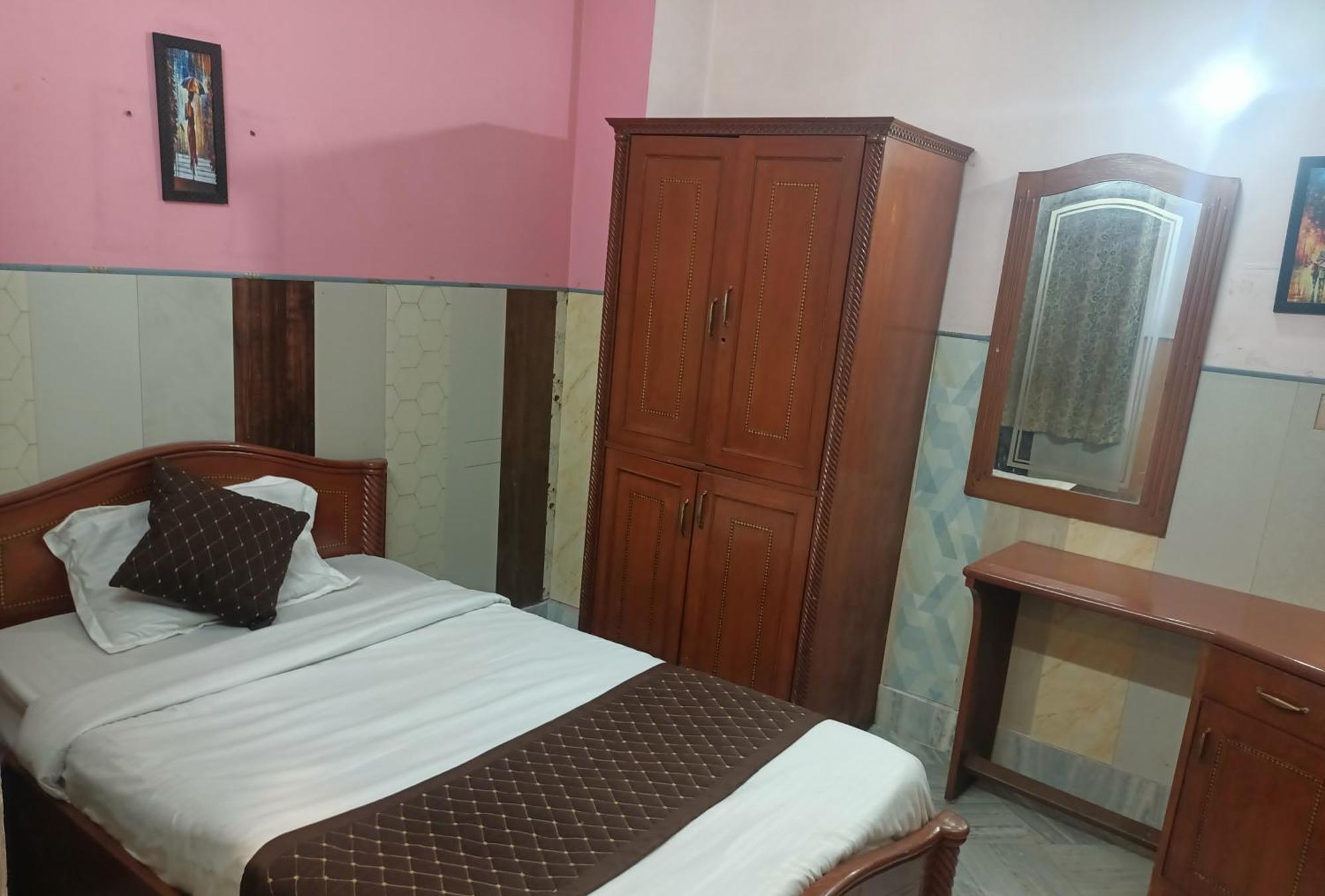 Hotel Riz Варанаси Екстериор снимка