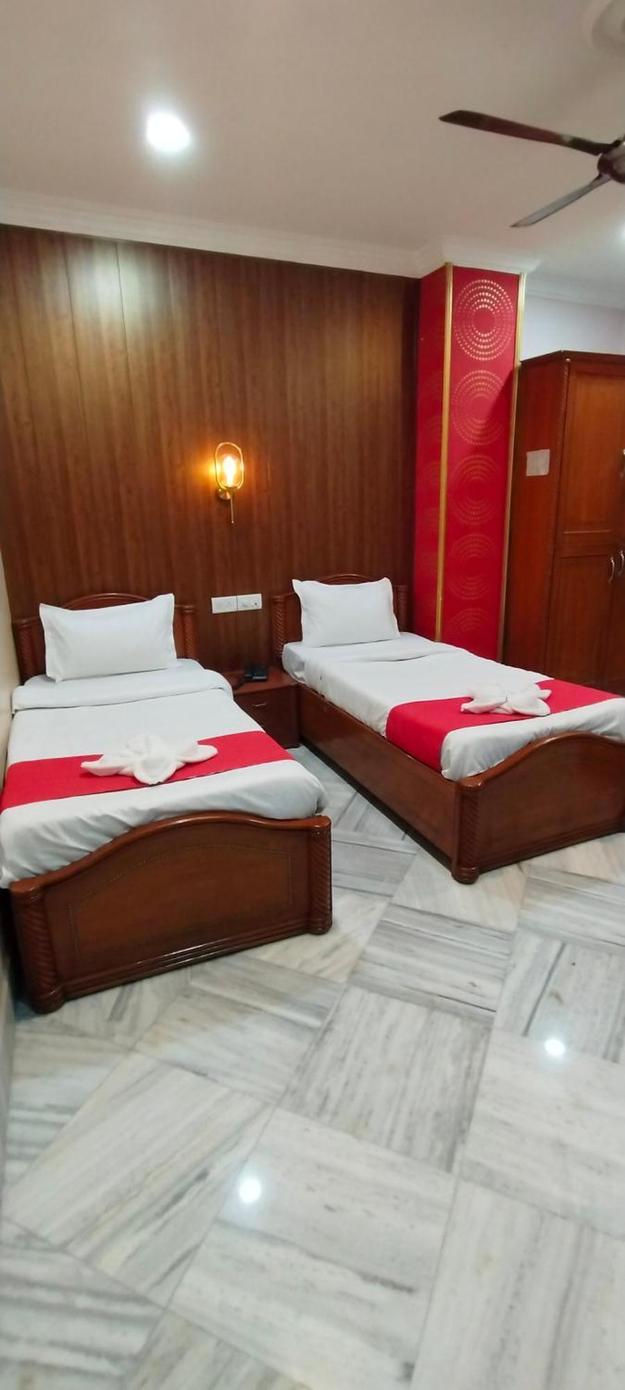Hotel Riz Варанаси Екстериор снимка