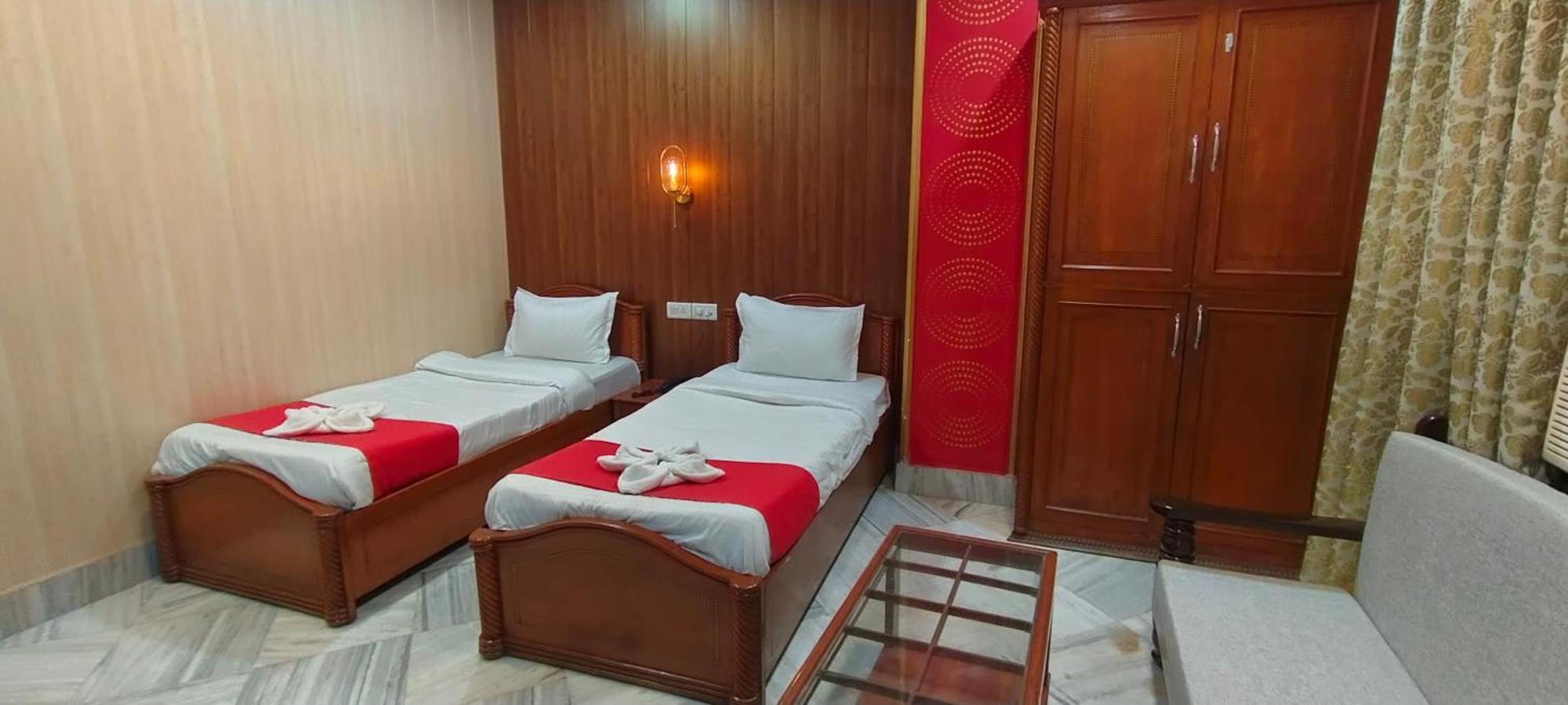 Hotel Riz Варанаси Екстериор снимка