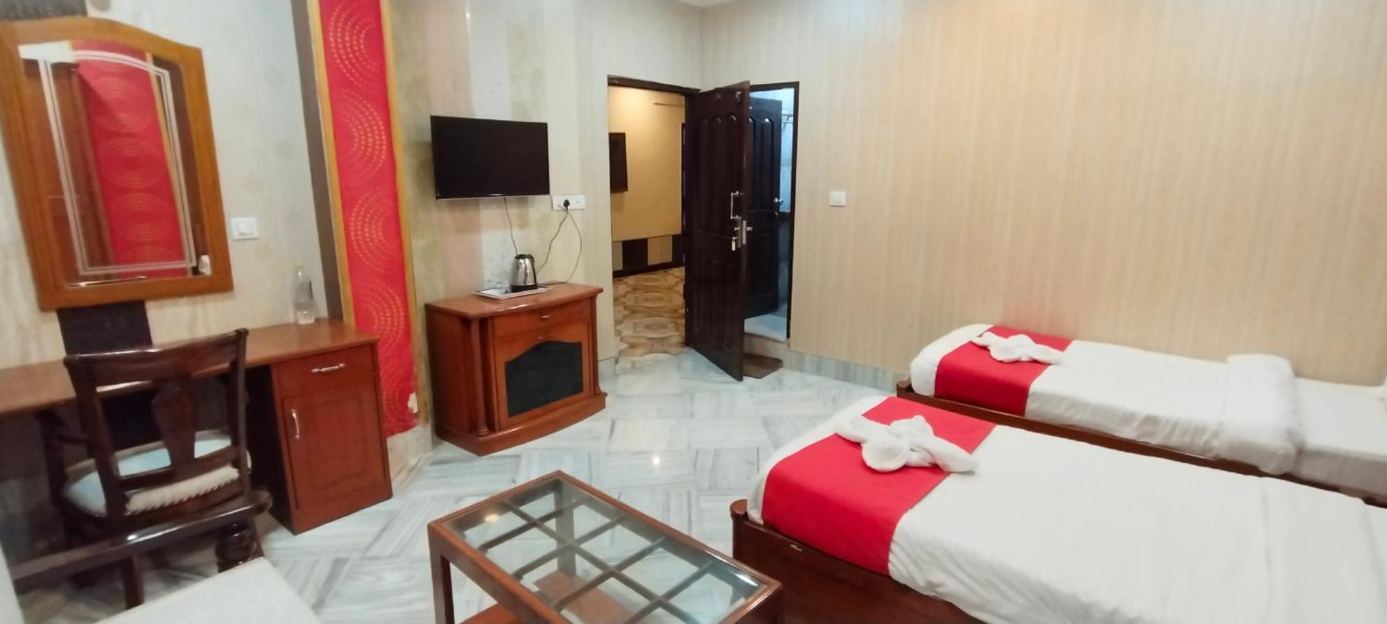Hotel Riz Варанаси Екстериор снимка